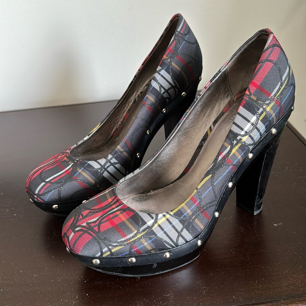 Coach Carli plaid signature C heels. Gently used. Size 6
